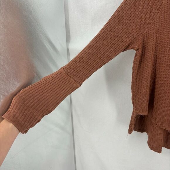 Free People Women’s Small Brown Waffle Turtleneck Sweater Raw Hem Oversized - Picture 7 of 11